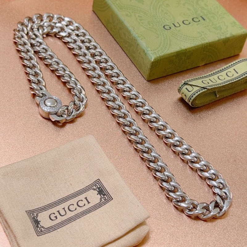 G*u*i necklaces